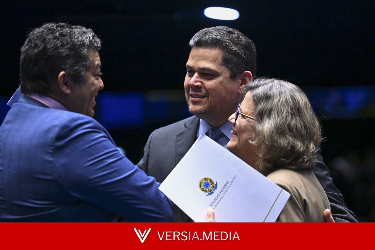 Presidente do Senado reclama de ser chamado de 'o homem das pautas-bomba' e de 'ataques' por 'autoridades da República'