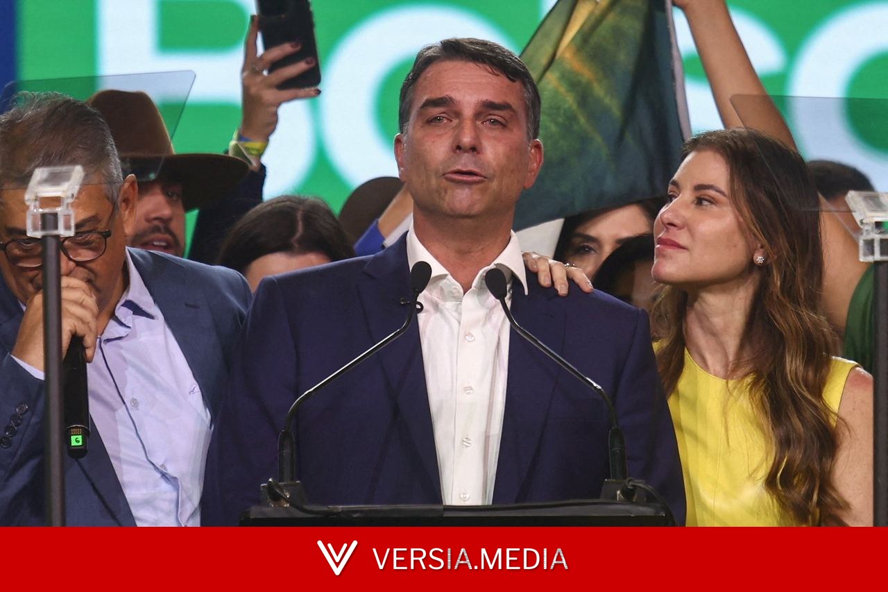 Em discurso marcado por referências a Jair, Flávio Bolsonaro agradece familiares e chora ao falar do pai