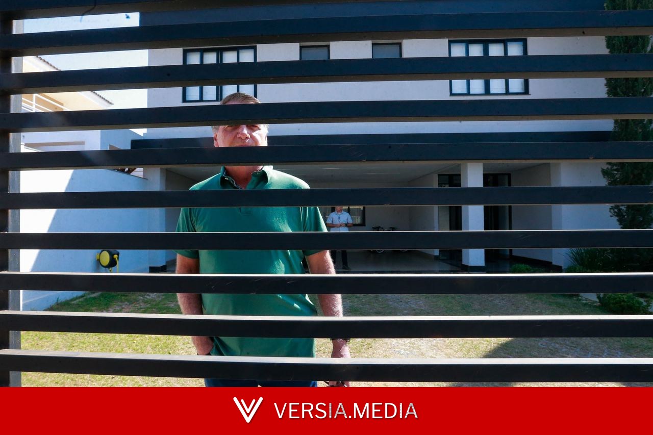 Bolsonaro segue com crises de soluço e precisou de doses extras de medicamento, diz relatório — Politics | Versia.media